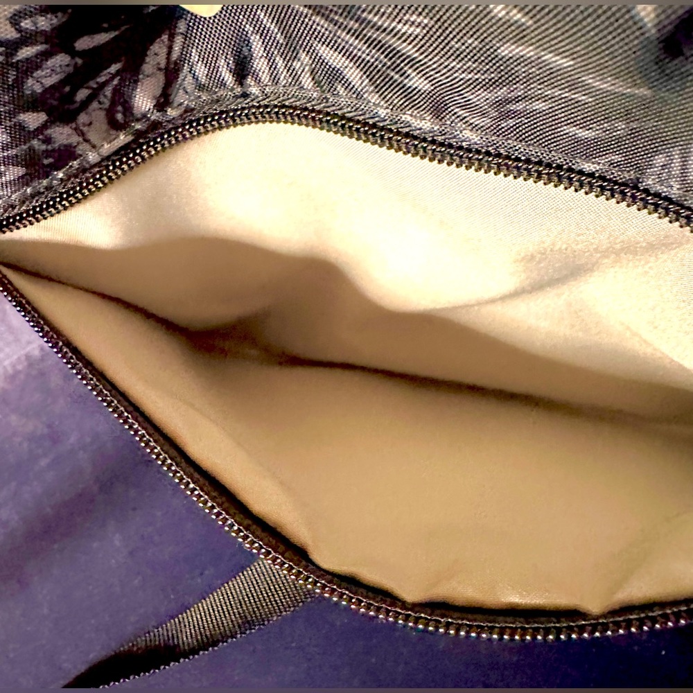 Baggallini Flip Zip Crossbody Bag, Black & Gray, Excellent Condition - Picture 8 of 10